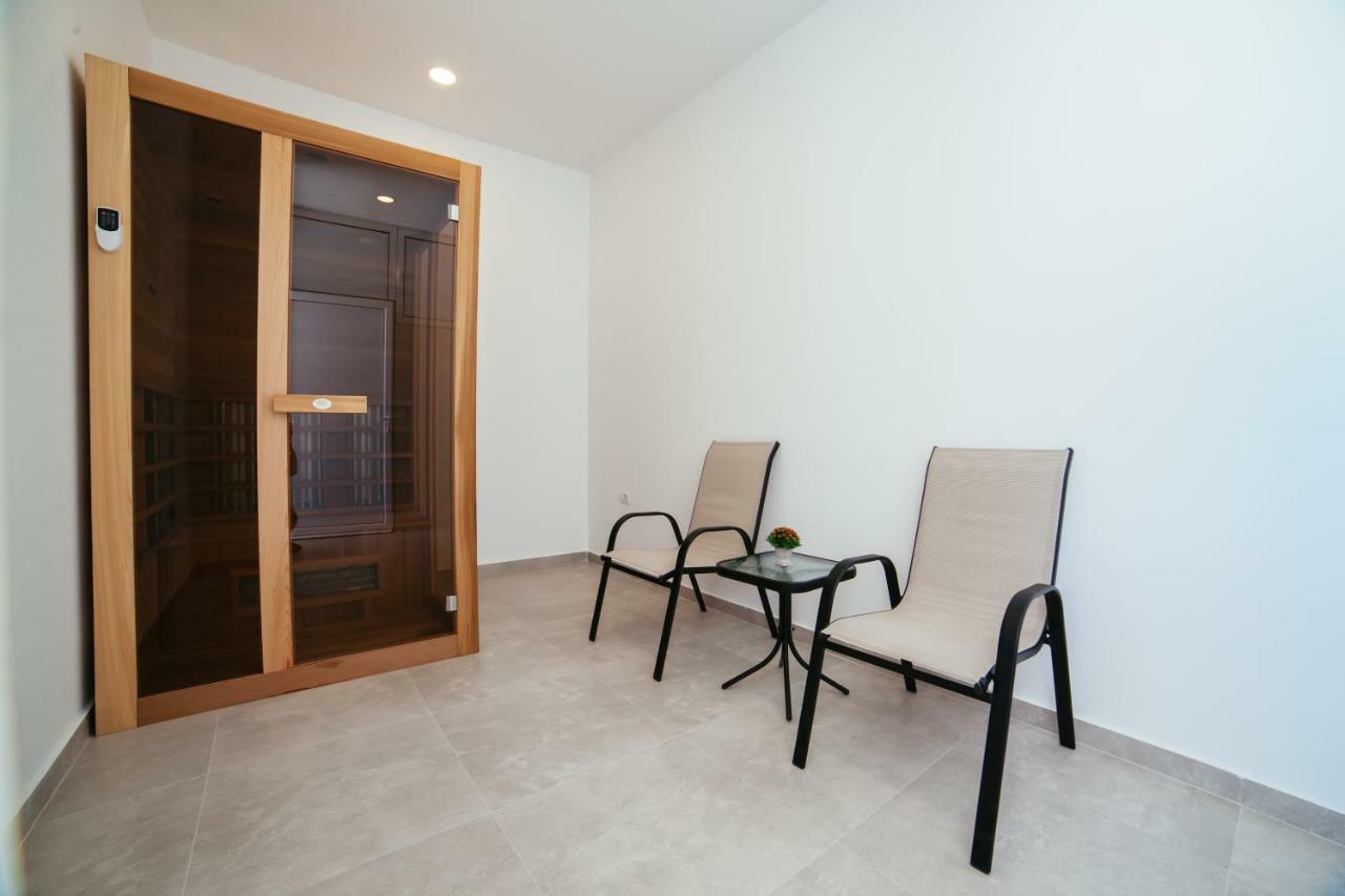 Hotel Ambiente Ulcinj Exterior photo