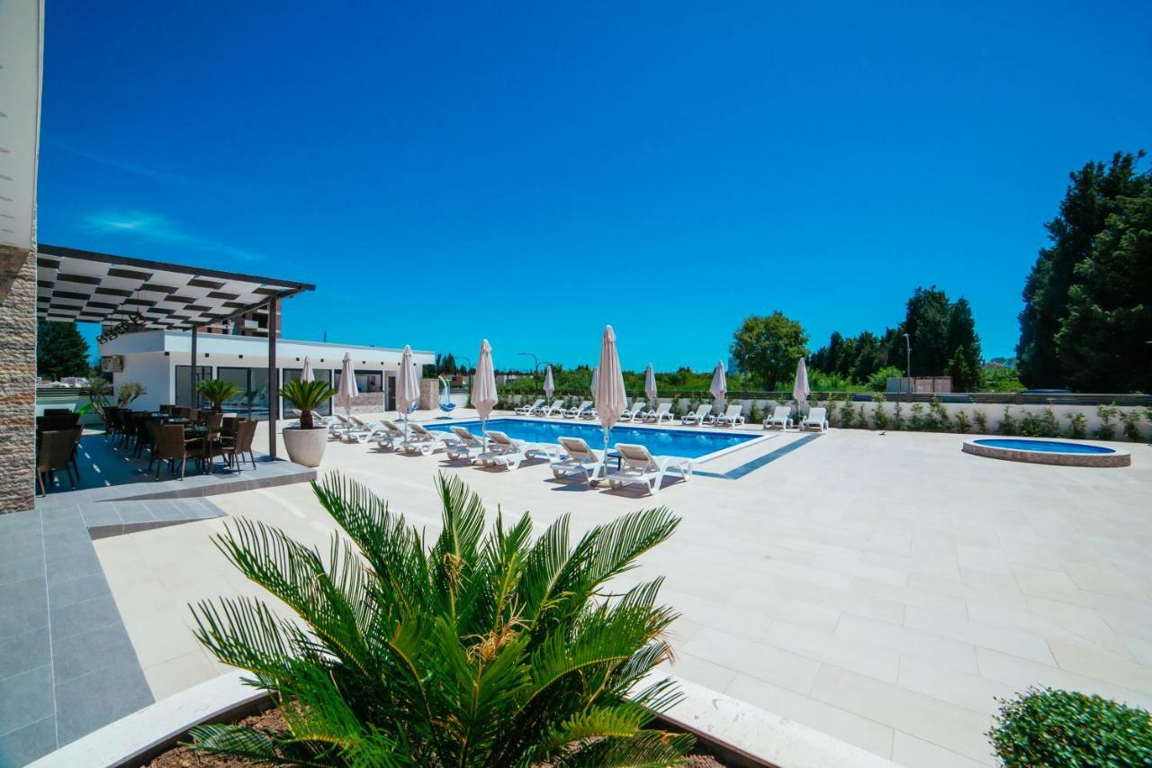Hotel Ambiente Ulcinj Exterior photo